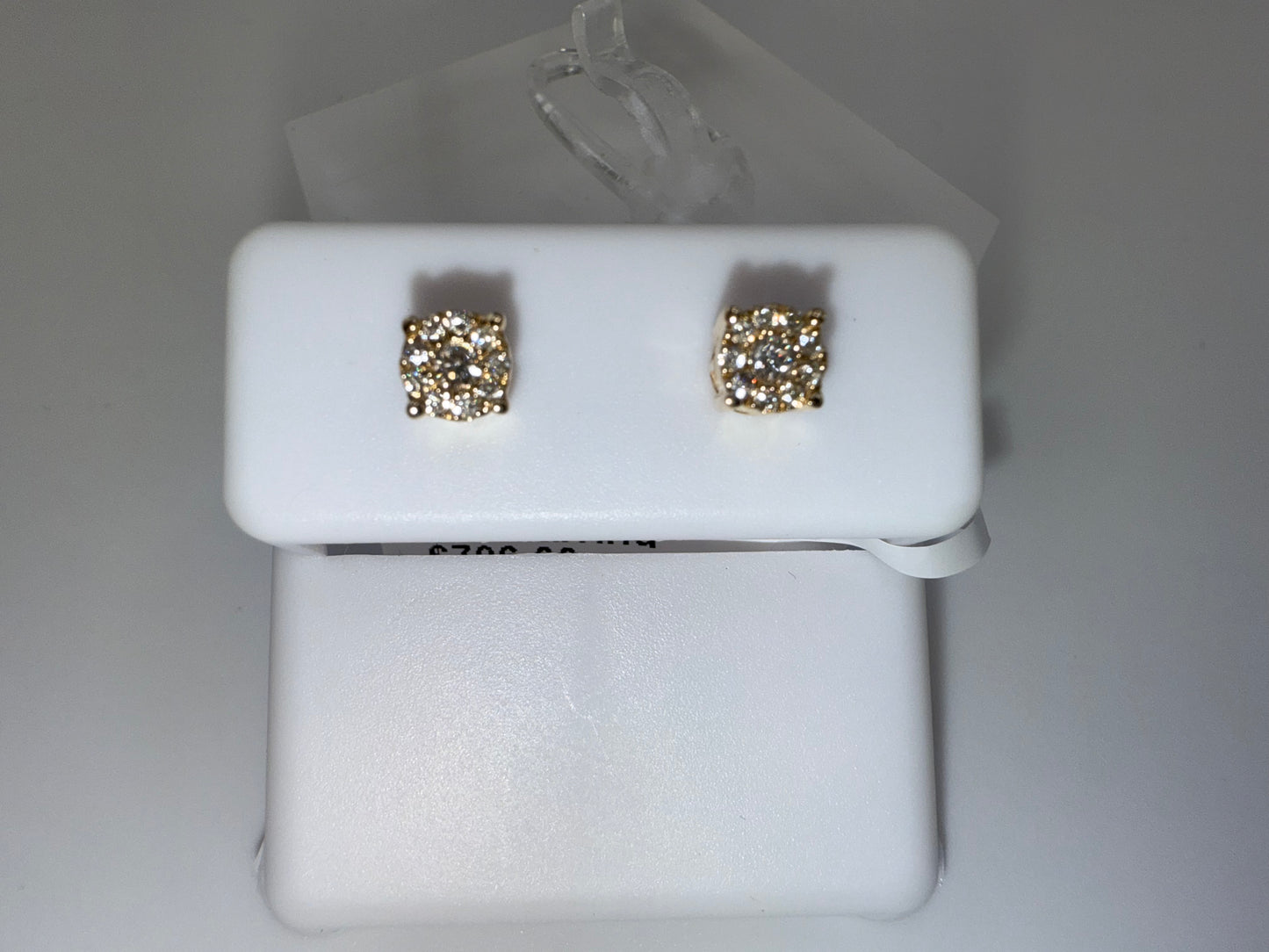 14 gold diamond earrings | 0.18 ct diamonds | screwback