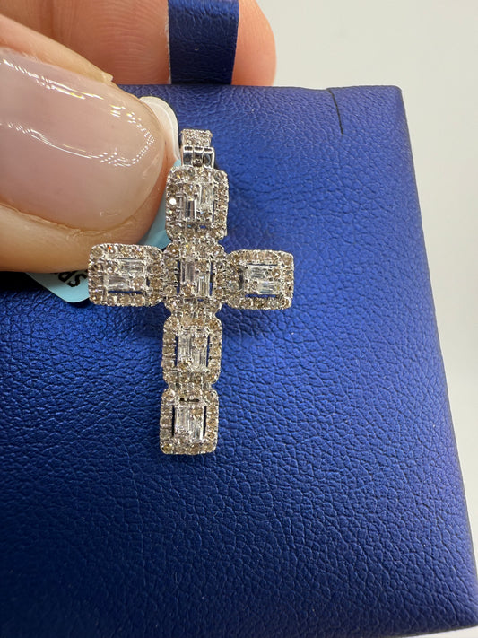 14k white gold diamond pendant | 0.65 ct