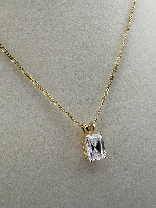 14k yellow gold link chain with zirconia stone pendant