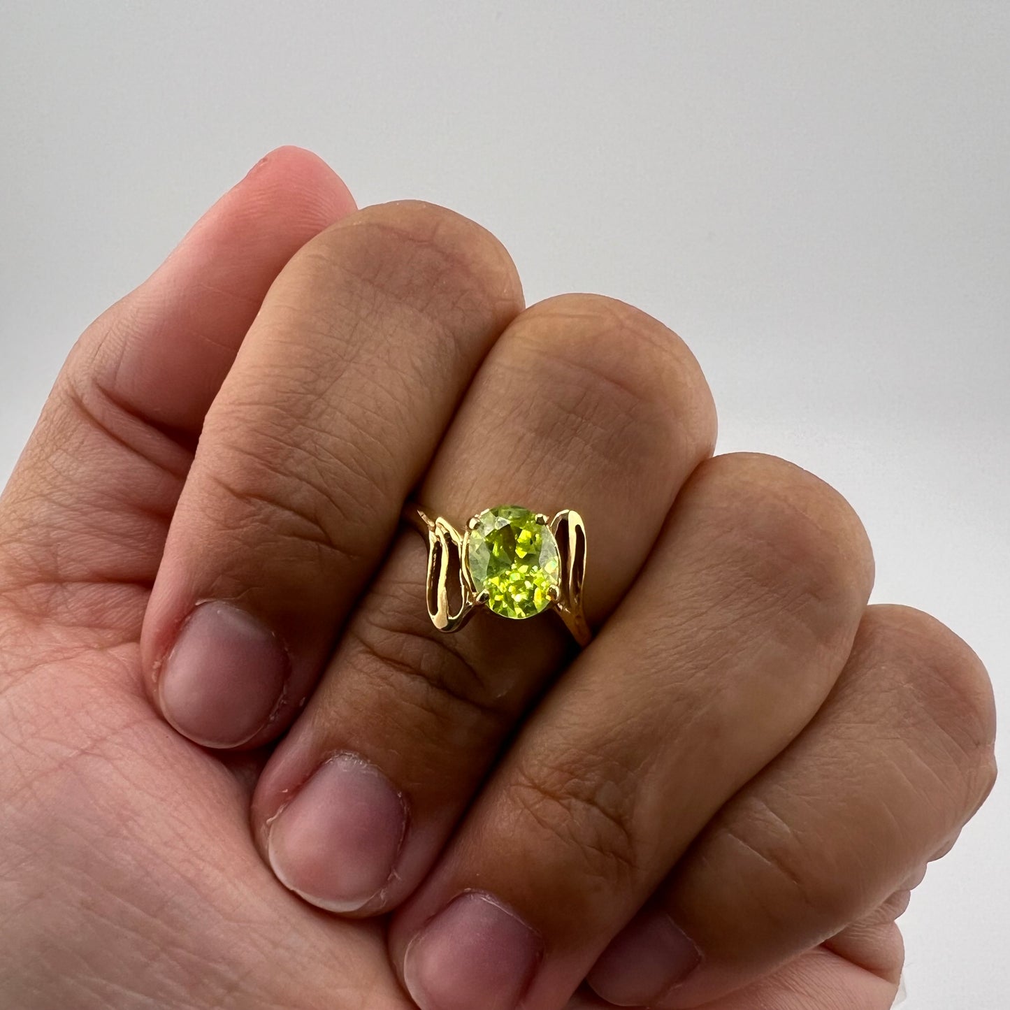 14k gold | peridot green stone | size 7