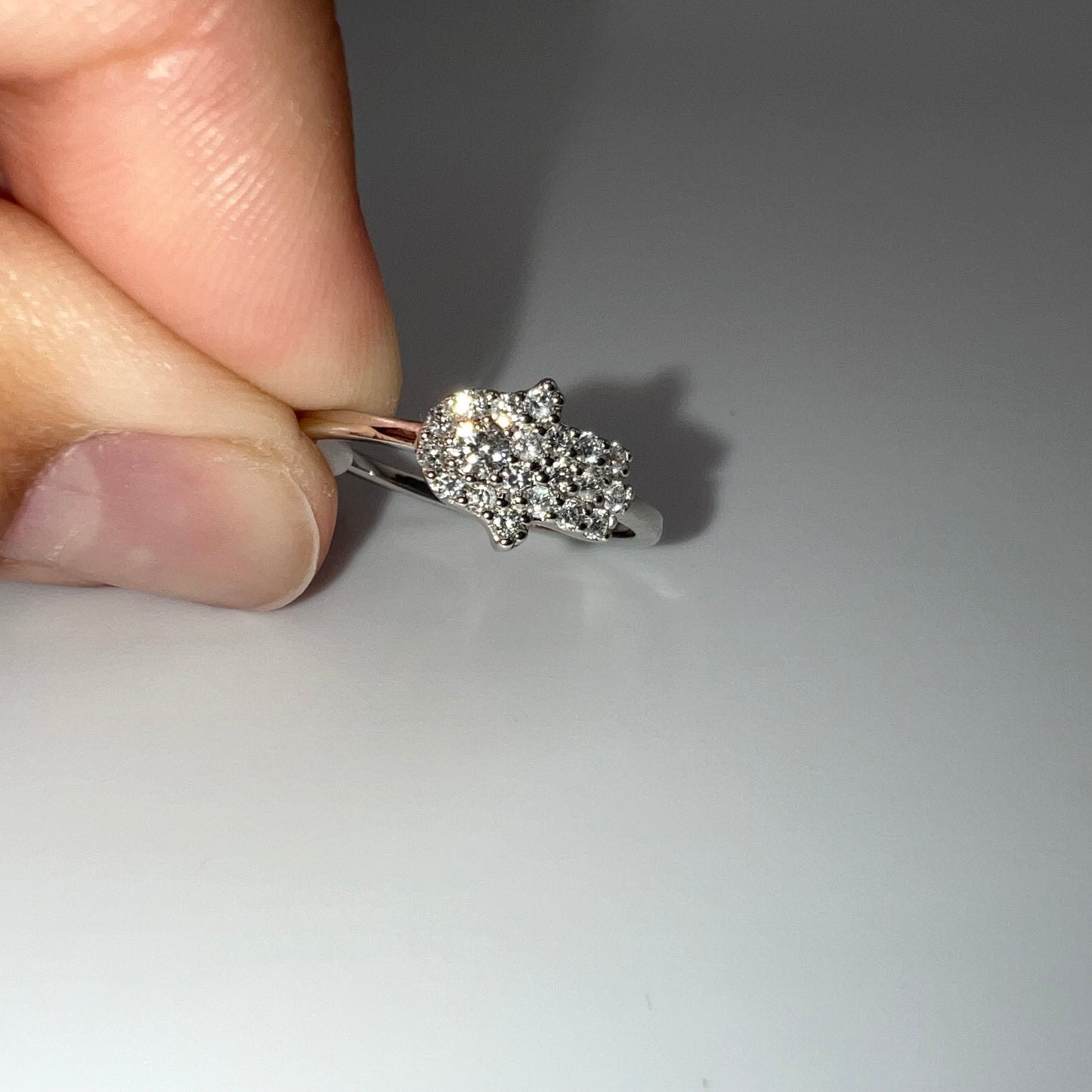 14k white gold | 0.26 ct diamonds | Hindu hand symbol | size 7