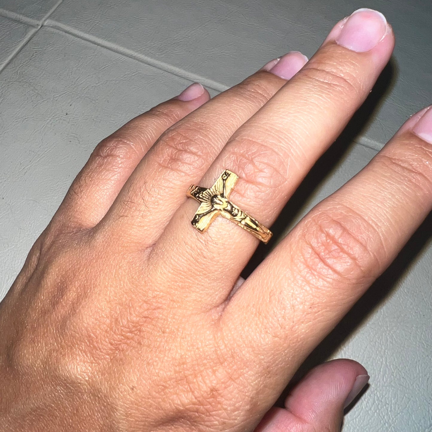 14k gold | religious cross | size 8.5