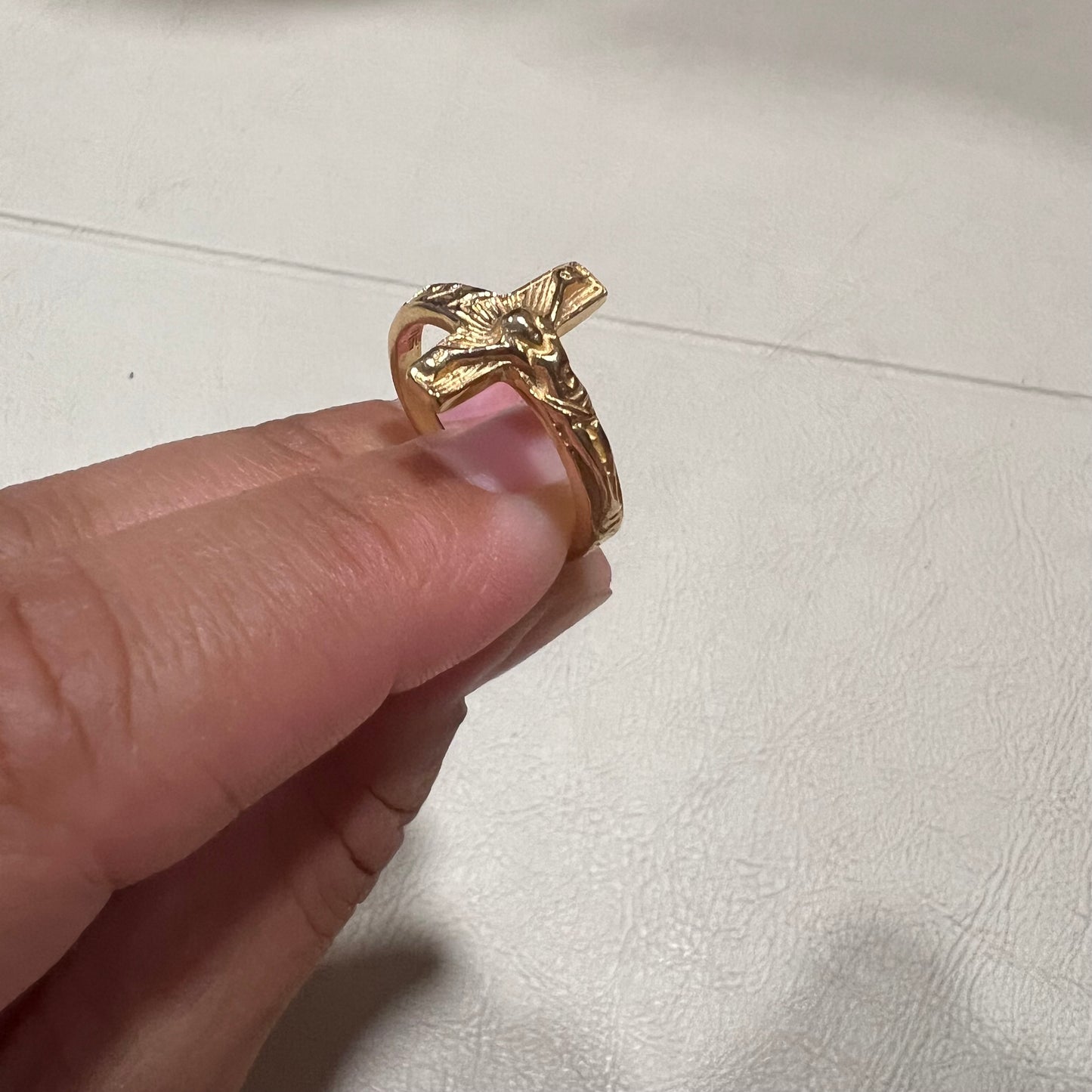 14k gold | religious cross | size 8.5