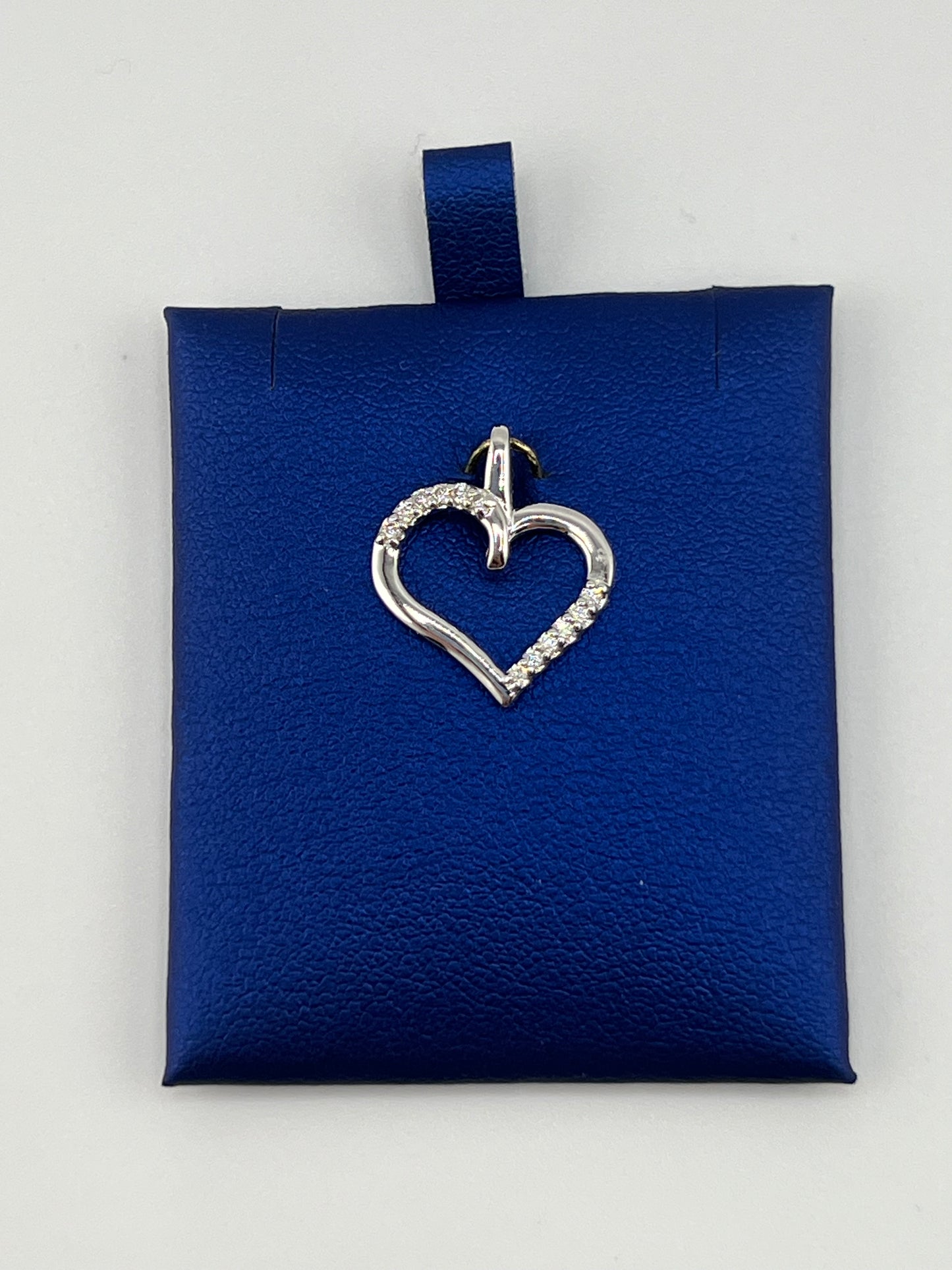 14k white gold heart pendant with diamonds | 0.10 ct