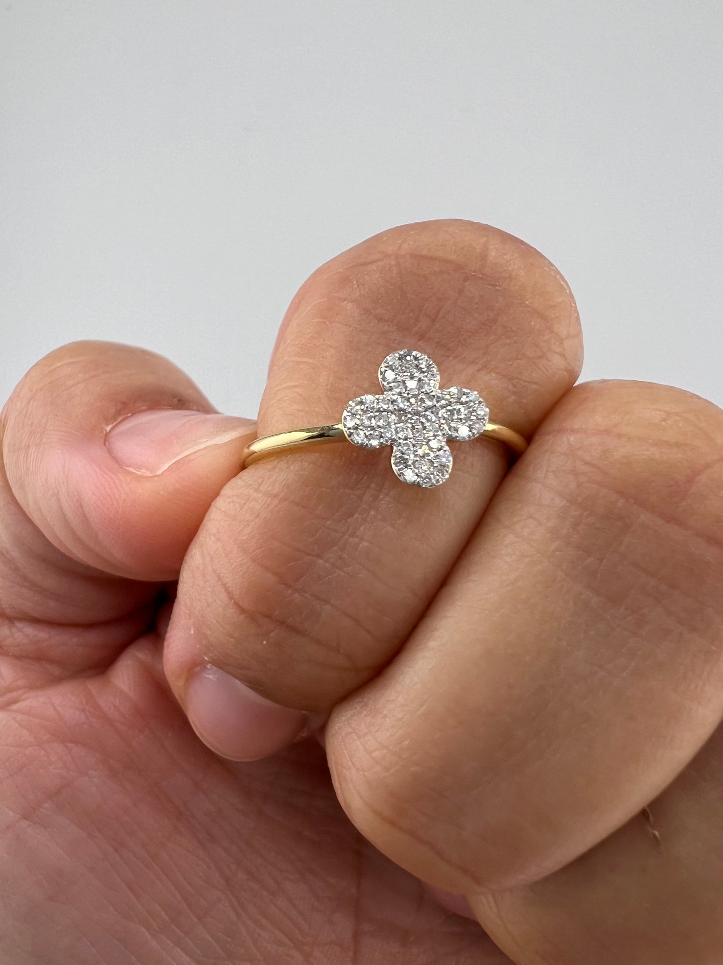 14k yellow gold ring with 4 leaf clover | size 7.25 | 0.10 ct diamonds