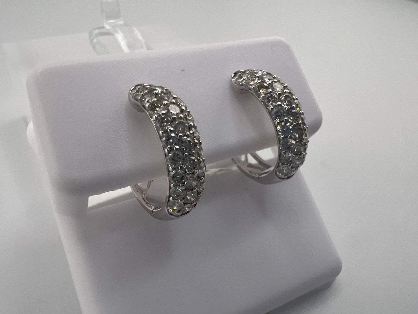 14kt diamond huggie earrings | 1.08 ct diamonds