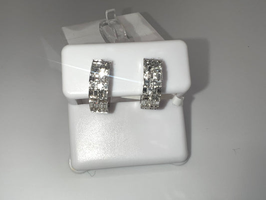 14k gold baguette diamond huggie earrings | 0.89 ct diamonds