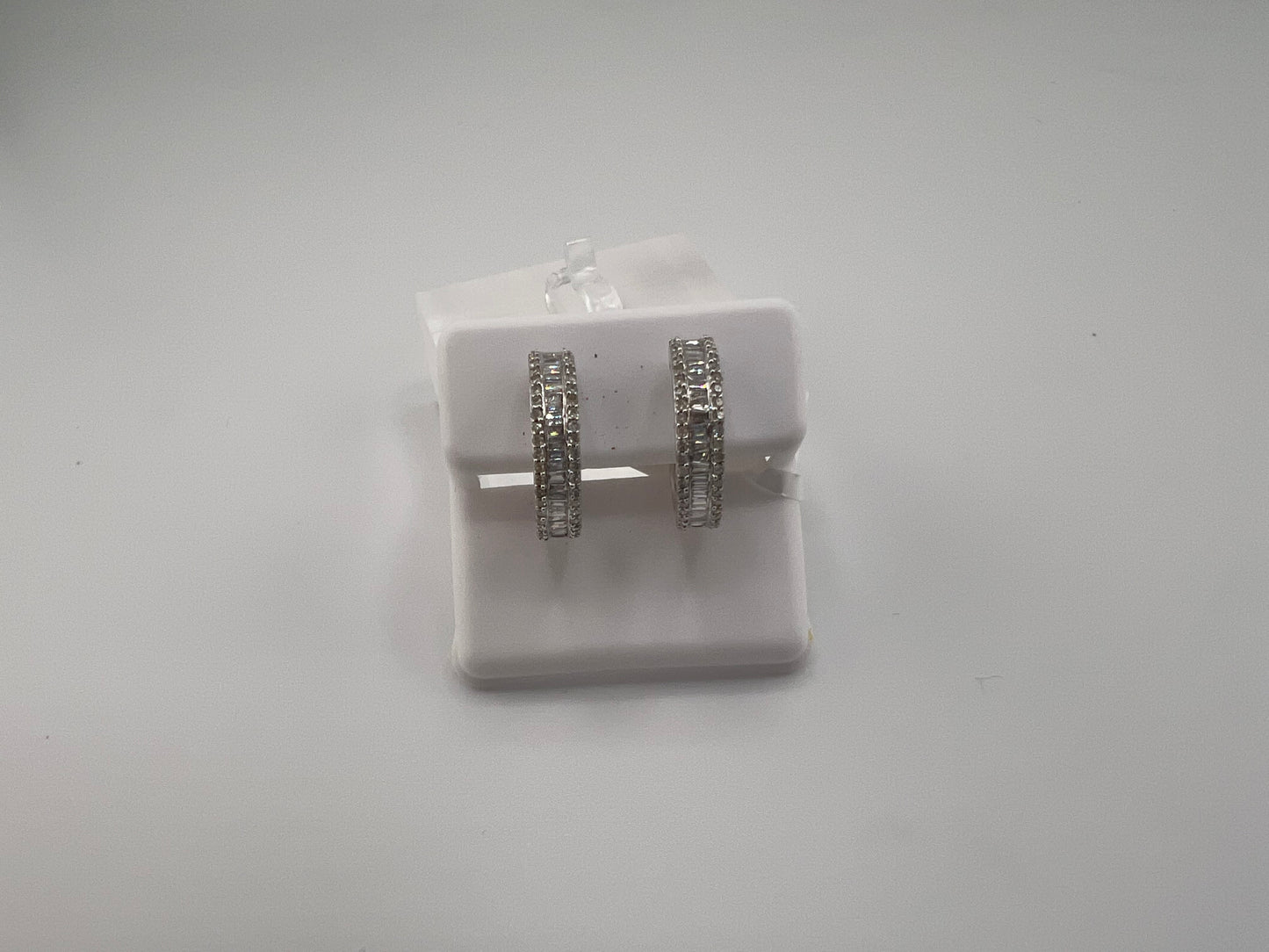 14k gold diamond huggie earrings | 0.83 ct diamonds